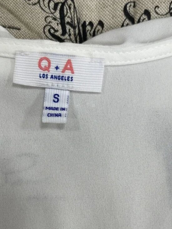 Q+A Ivory Ruffle V-Neck Blouse - Picture 3 of 15